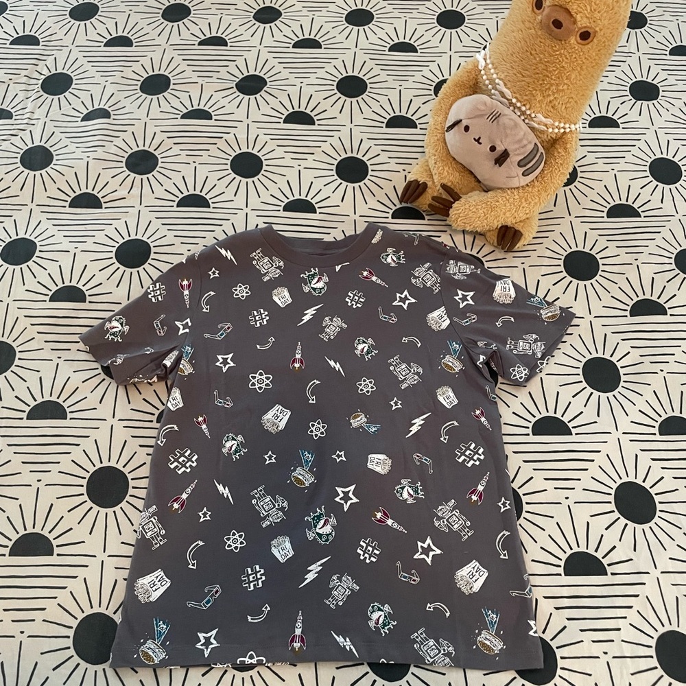 Fun and Playful Boy’s Gray w/All-Over Graphic T-Shirt (Sz 8)